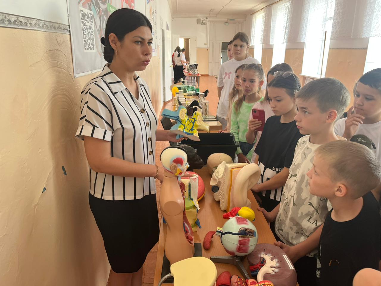 1 июня, в день защиты детей, педагоги МБОУ «Акбулакской СОШ №3» центра «Точка роста» провели мастер-классы в рамках областного Фестиваля лучших педагогических практик..