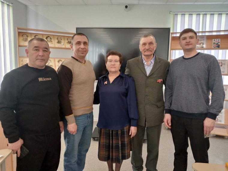 Профориентационно-патриотическая встреча "Есть такая профессия - Родину защищать. Путь в профессию".